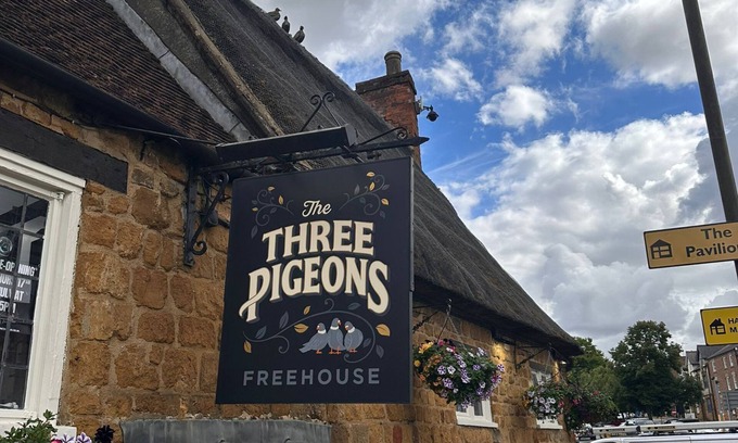 Banbury Hotel | The Three Pigeons