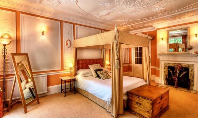 Arundel Hotel | The Town House