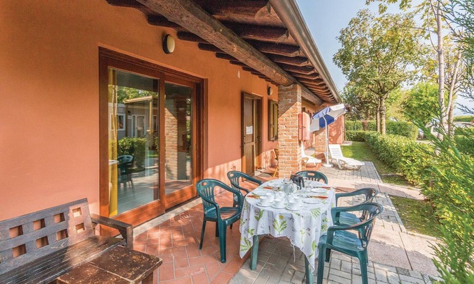 Iseo Apartment | The town of Iseo is located directly on the shores of the homonymous Lake Iseo, 30 km east of the hi
