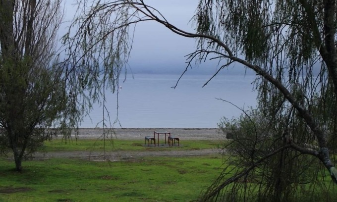 Kuratau House | The Toy Bach - Absolute Lake frontage