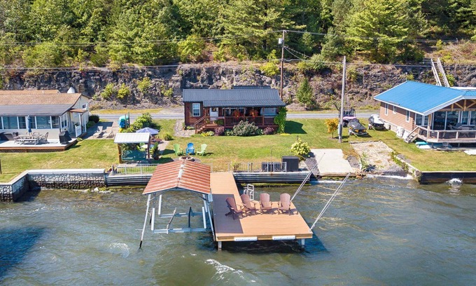 Valois Cottage | The Trottage: Modern 2 Bedroom Seneca Lake Home