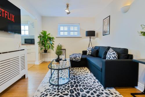 Canterbury House | The Tudor Escape Stylish City Centre 3 Bed