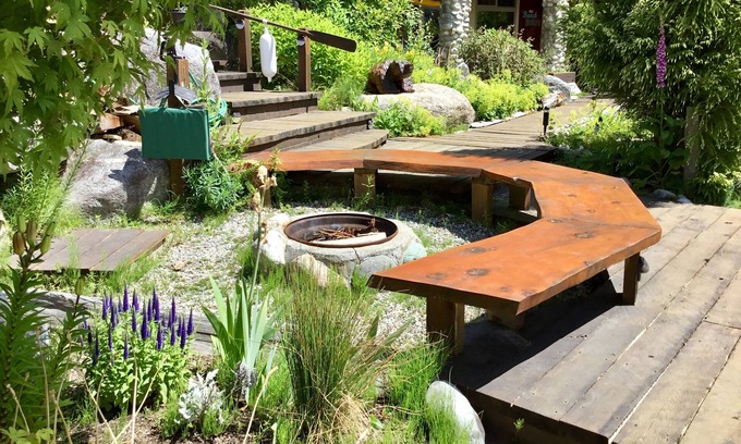 Tuwanek Bed & Breakfast | The Tuwanek Hotel and Spa