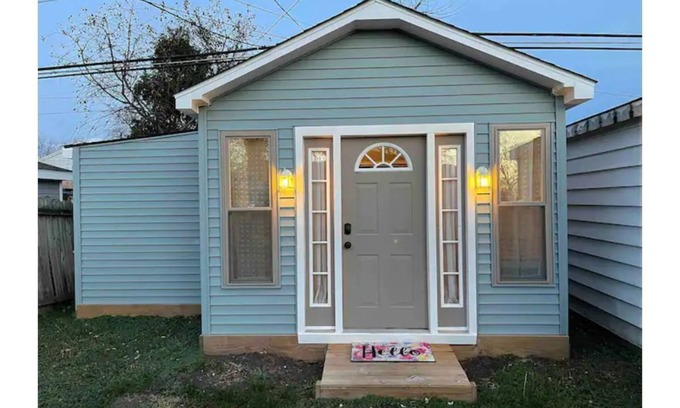 Ashburn House | The Ultimate Eco-Friendly Tiny House Experience!