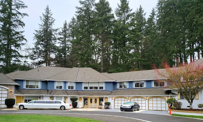 Inglewood Villa | The ultimate luxurious getaway. Indoor Hot Tub, Private Lounge area.