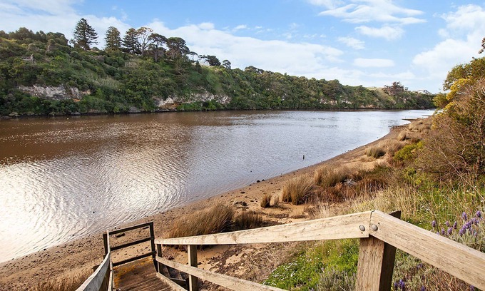 Warrnambool House | The ultimate multi-family riverside living.