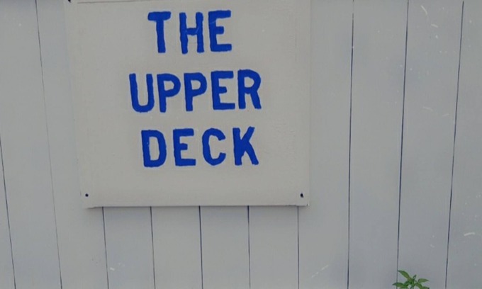 George Town Apartment | The Upper Deck Cozy Private Room 5 minutes away from beach