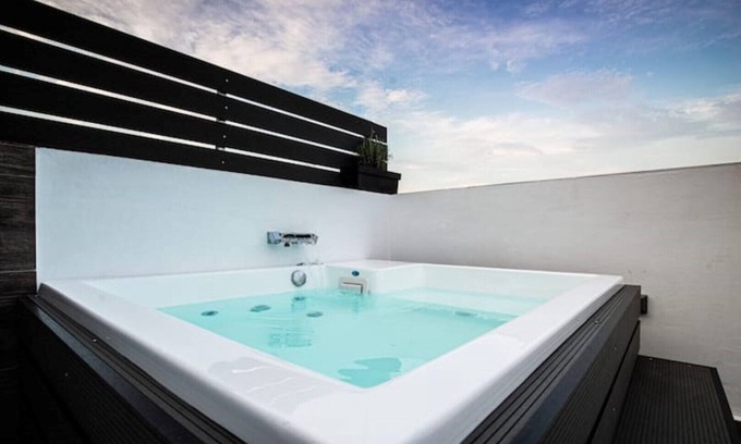 Metaxourgio Apartment | The Urban Loft Private Jacuzzi & Acropolis view