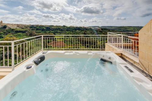 Xaghra Apartment | The Valley Collection - B26 - with Private hot tub