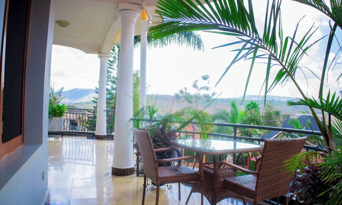 Kigali Hotel | The Vibrant Loadge