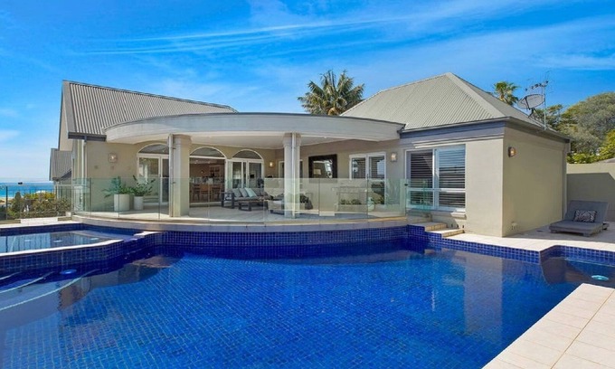 Wamberal House | THE VIEW - FRAMING OCEAN VIEWS FROM JUST ABOUT EVERY VANTAGE POINT