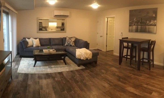East Price Hill House | β€οΈ π The View-Stylish Interior- Min to downtwn π β€οΈ