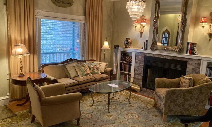 Boystown Bed & Breakfast | The Villa Toscana