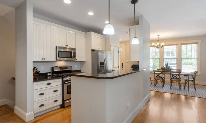 Cheshire House | The Village of Cheshire -Black Mountains Finest!