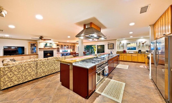 Temecula House | The Vineyard Estate & Wine Country Couples Cottage