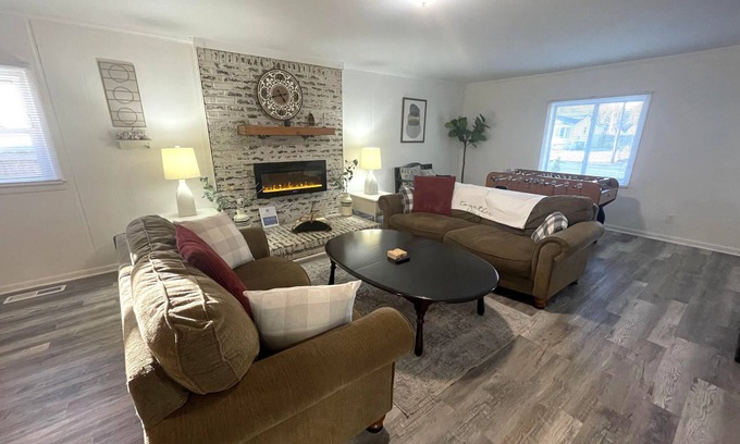 Center Point House | The Vista/Luxe Upscale Immaculate Spacious