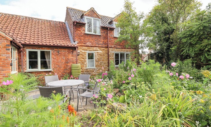 Orston House | THE WAGGON SHED, pet friendly, with open fire in Bottesford