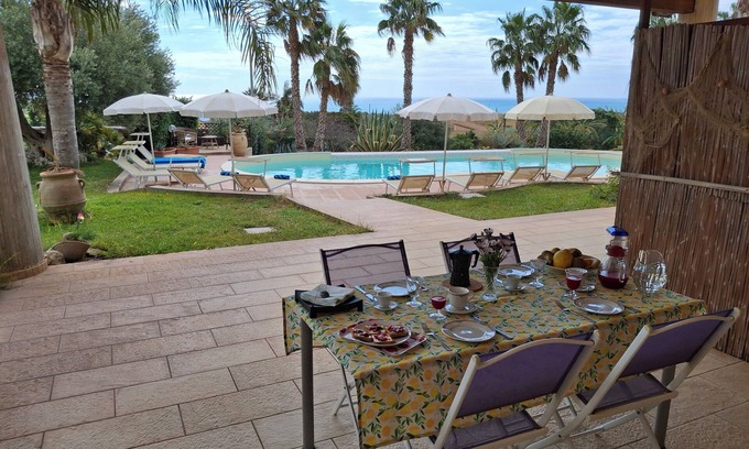 Scicli Villa | The Wave, Sampieri, 2 minutes from the sea, villa with pool.