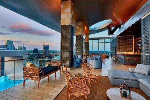 Sobro Hotel | The Westin Nashville Traditional Room, Guest room, 1 King