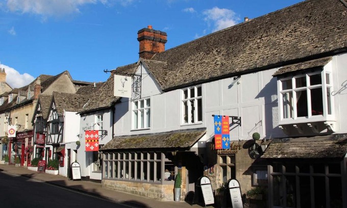 Winchcombe Hotel | The White Hart Inn