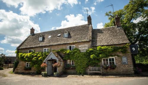 Duns Tew Hotel | The White Horse Inn