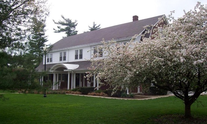 Versailles Bed & Breakfast | The Woodford Inn