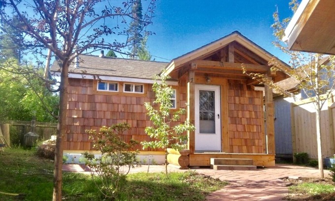 Grand Marais Cabin | The Writer's Cabin, Jacuzzi, Fireplace, in Town!