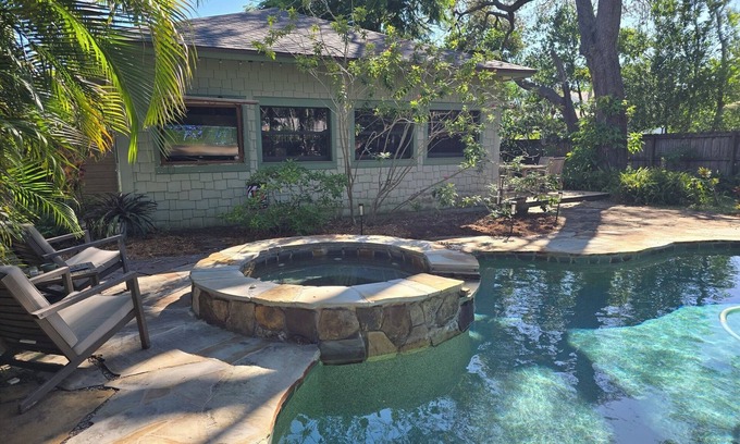 United Central House | TheGREAT ESCAPE! Private pool&hot tub 3BR/2.5 bath outdoor shower & sports bar!