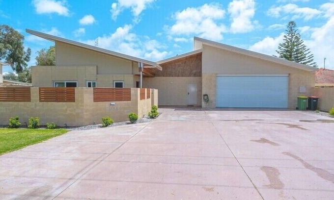 Lancelin House | Things of Stone & Wood is a uniquely designed and newly built home.