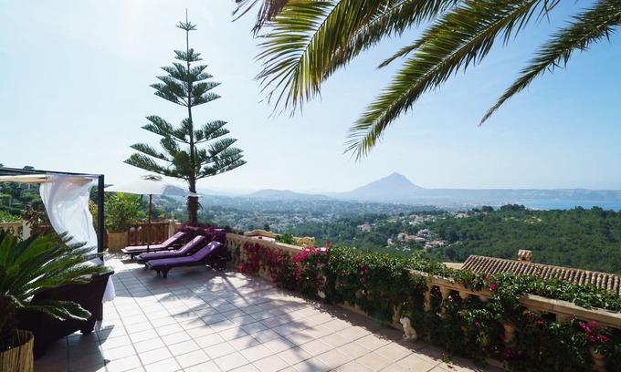 Trencall Villa | This 4-bedroom villa for up to 8 guests is located in Javea and has a private swimming pool and air-