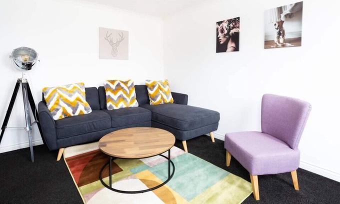 Old Monkland Apartment | This apartment is a 2 bedroom(s), 2 bathrooms, located in North Lanarkshire, Scotland.