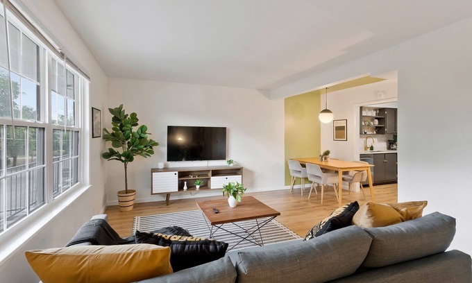 Nashville Apartment | This apartment is a 1 bedroom(s), 1 bathrooms, located in Nashville, TN.