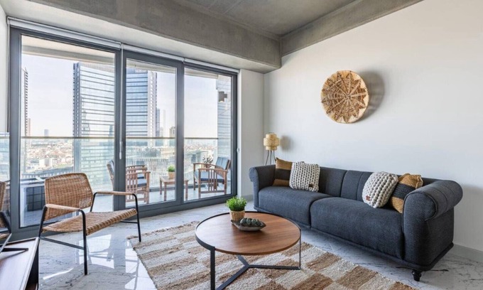 Bomonti Apartment | This apartment is a 2 bedroom(s), 1 bathrooms, located in Şişli, İstanbul.