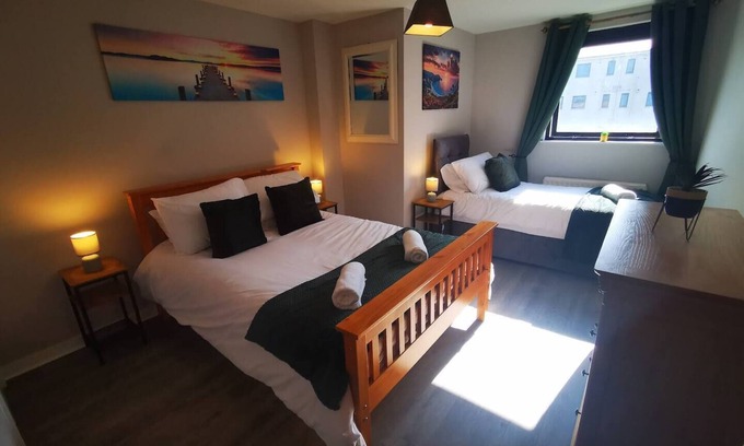 Cathedral Quarter Apartment | This apartment is a 2 bedroom(s), 2 bathrooms, located in Belfast, Northern Ireland.