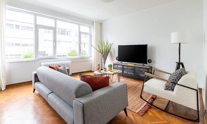 Besiktas Apartment | This apartment is a 3 bedroom(s), 1 bathrooms, located in Beşiktaş, İstanbul.