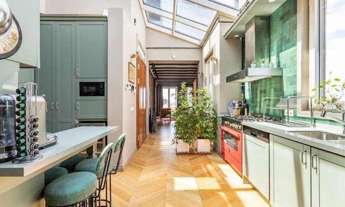 Taksim Apartment | This apartment is a 4 bedroom(s), 2.5 bathrooms, located in Beyoğlu, İstanbul.