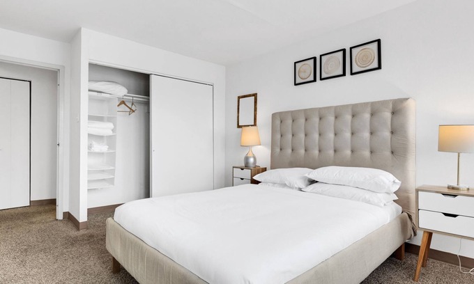 Downtown Harrisburg Apartment | This apartment is a 2 bedroom(s), 1 bathrooms, located in Harrisburg, PA.