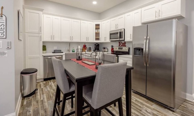 Osage Apartment | This apartment is a 2 bedroom(s), 1 bathrooms, located in Morgantown, WV.