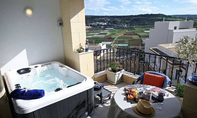 Mellieha Apartment | This apartment is a 2 bedroom(s), 3 bathrooms, located in Il-Mellieħa, null.