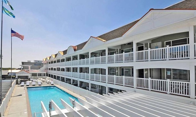 Avalon Condo | This BEACH BLOCK adorable condo at the Ocean View is one of Avalon's perfect places to get-a-way to the shore.