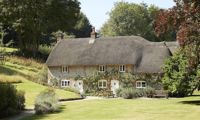 Ebbesborne Wake Cottage | This beautiful 300-year-old detached thatched cottage nestled within the stunning Cranborne Chase.