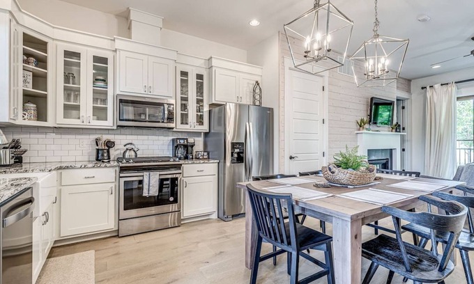 Eufaula Condo | This condominium is a 3 bedroom(s), 2 bathrooms, located in Carlton Landing, OK.