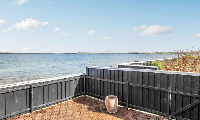 Brunsnaes House | This cozy vacation home is located in the first row to the Flensburg Fjord at Brunsnæs Strand.