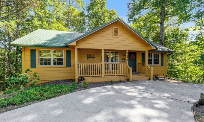 Townsend Cabin | This cute home is one level with just a couple of steps, perfect for Elderly