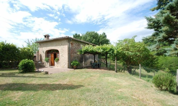 Montalcinello Other | This ground floor house (55 sqm) consists of a living room with fireplace, satellite tv and kitchen