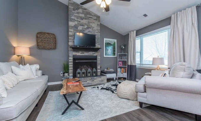 Keene House | This house is a 3 bedroom(s), 2 bathrooms, located in Lexington, KY.