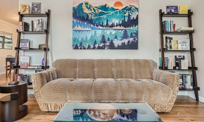 Southeast House | This house is a 4 bedroom(s), 2 bathrooms, located in Denver, CO.