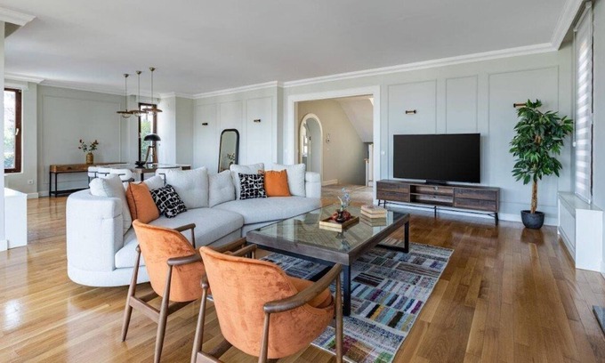 Tarabya Mahallesi House | This house is a 5 bedroom(s), 4.5 bathrooms, located in Sarıyer, İstanbul.