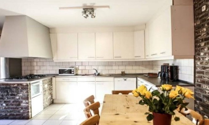 Landsrade House | This luxurious 25-person group accommodation