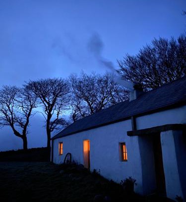 Newry House | Thistle Thatch Cottage and Hot Tub - Mourne Mountains